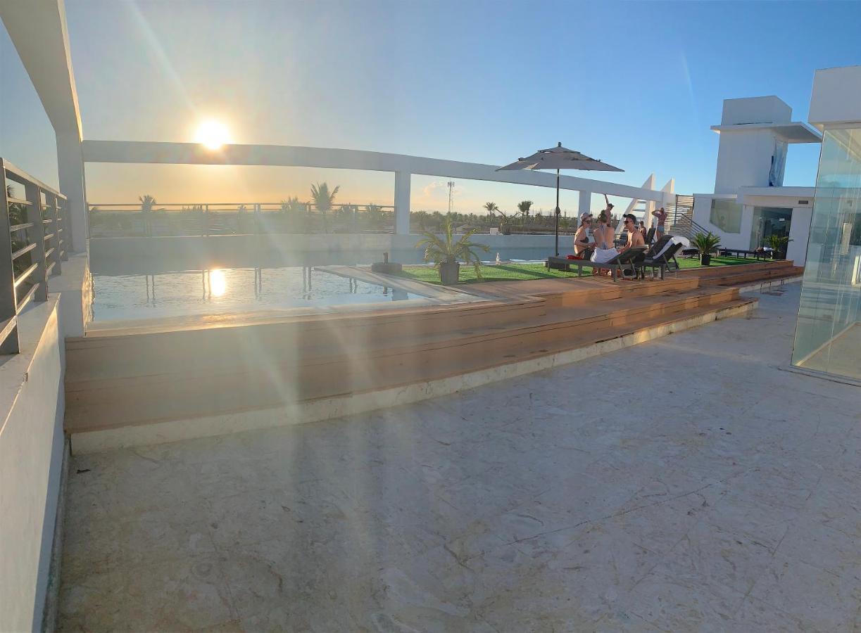 Apartahotel Superior Suites With Rooftop Pool And Beach Access 4*